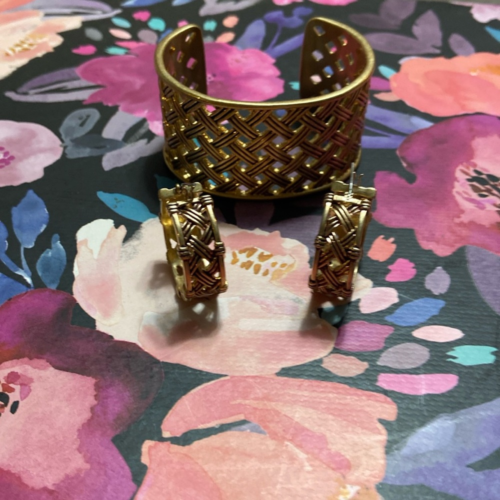 RALPH LAUREN CUFF BRACKET WITH PIERCED EARRINGS ❣️
